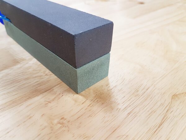 Suehiro SUE10 Japanese 180/320 Grit Combination Pocket Water Stone - Image 2